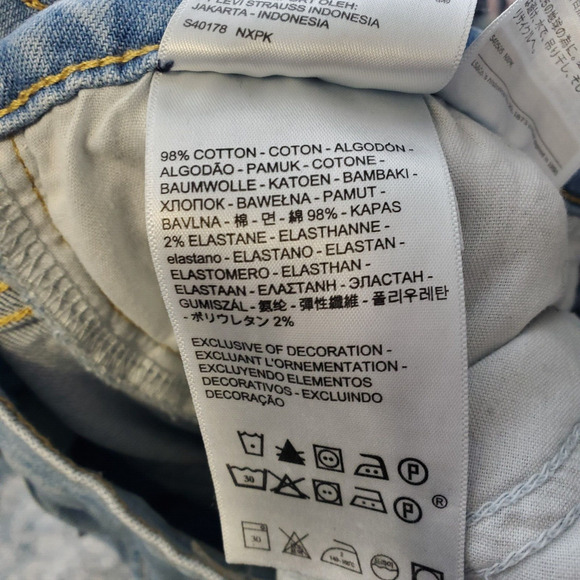 Levis Wedgie Straight Jeans High Rise Light Wash Ripped Knee 90s Mom Womens 30 - Picture 9 of 11